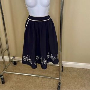 Black and white “bicycle” skirt with pockets size small